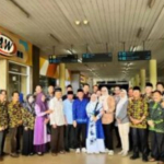 Bupati Tanjab Timur Lepas  Keberangkatan Haji Wakil Bupati dan Istri ke Tanah Suci