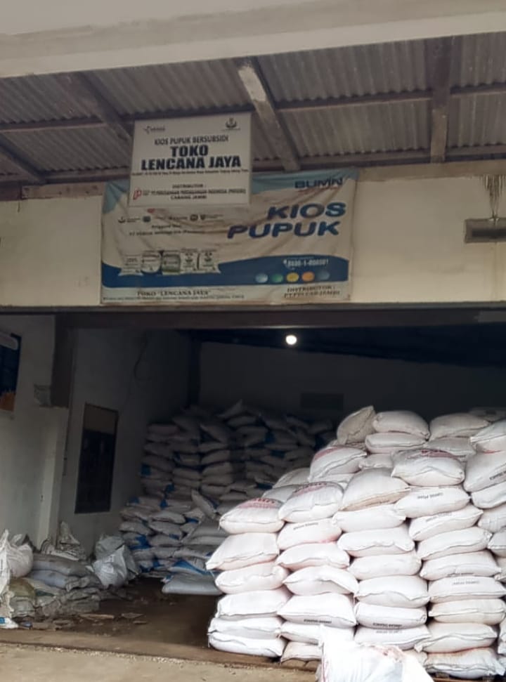 Pelayanan Prima Oleh Pihak Kios PUPUK Bersubsidi Lencana Jaya