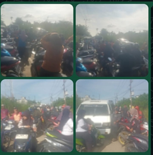 Jalan Depan Pasar Rakyat Muara Sabak Timur Kembali Menuai Kemacetan 