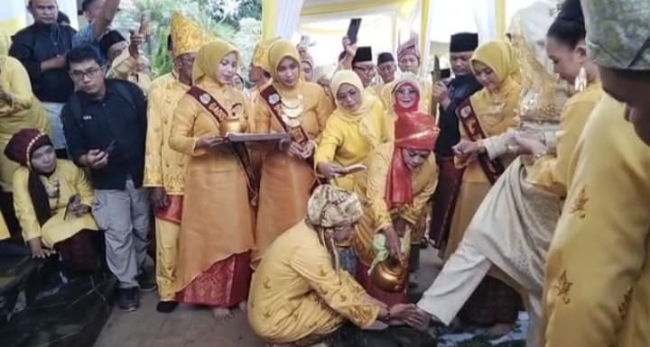 Sidang Paripurna HUT Tanjung Jabung Timur Dipimpin Langsung Oleh Bupati Dillah Hikmah Sari.