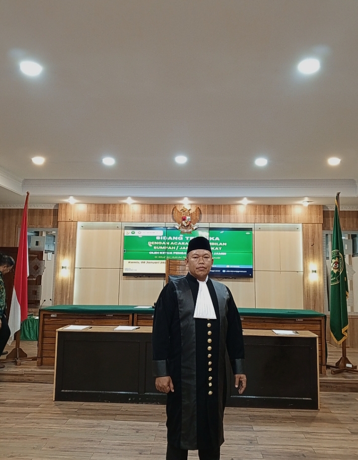 Cerita Janiarto, Dari Ruang Redaksi Kekursi Pembela.