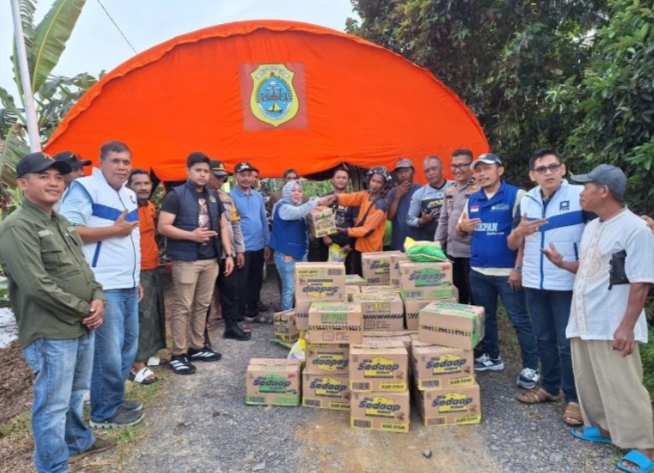 Peduli Kasih, Fraksi Dan DPD PAN Tanjung Jabung Timur, Berikan Bantuan Korban Banjir di Dendang.