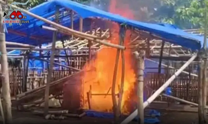 Penggerebekan Dan pembakaran Arena Judi Sabung Ayam