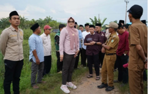 Bupati Hj.Dillah Hikmah Sari Dan Wakil Bupati Muslimin Tanja Tinjau Infrastruktur Di Kecamatan Berbak